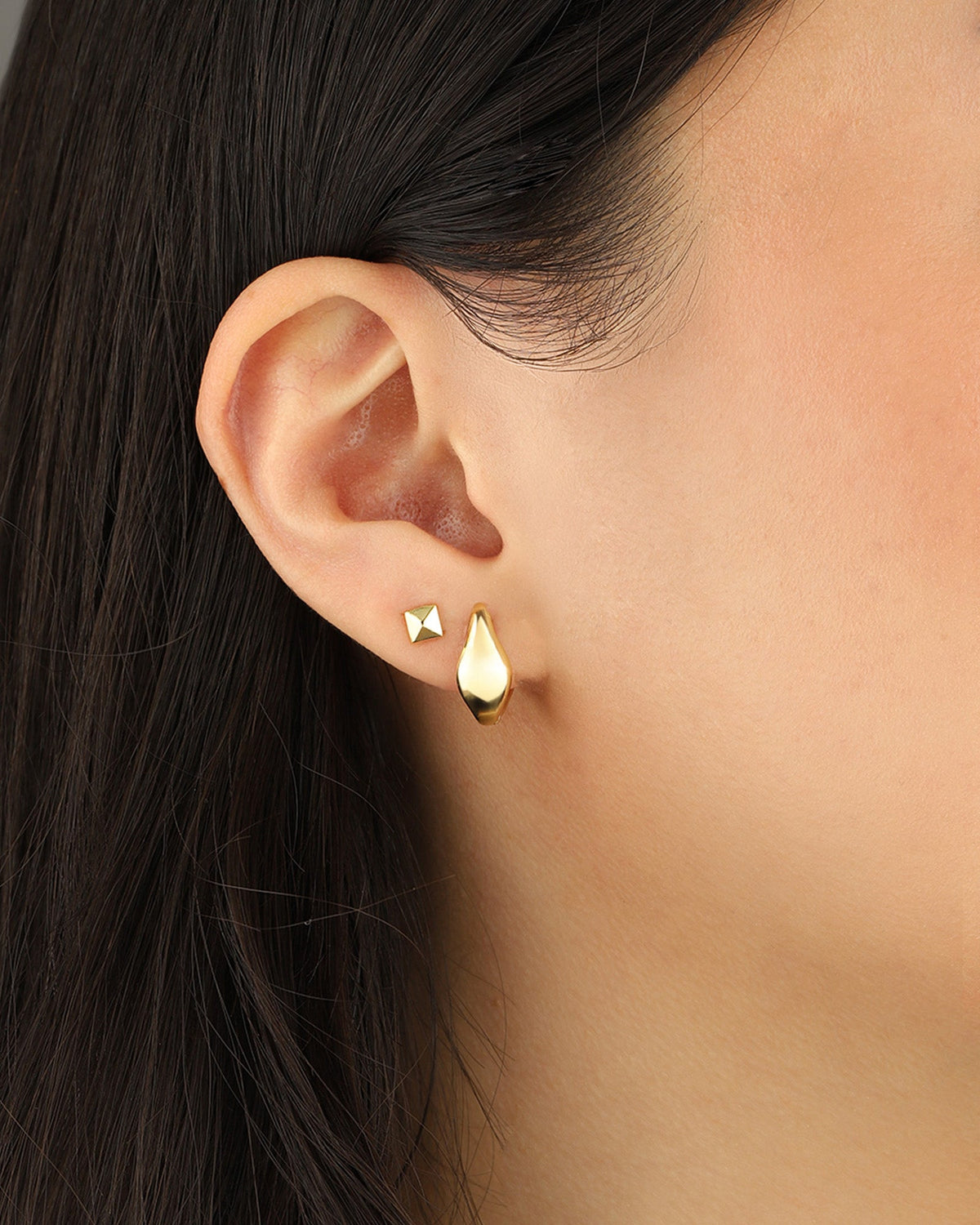 Pyramid Single Stud