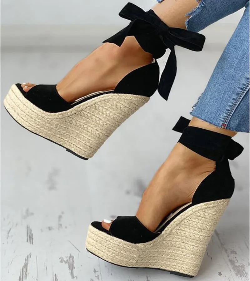 Straw Wedge Sandals with a Bow
