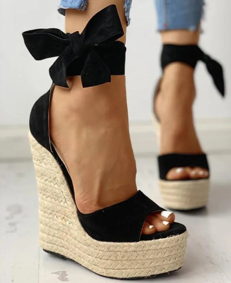 Straw Wedge Sandals with a Bow