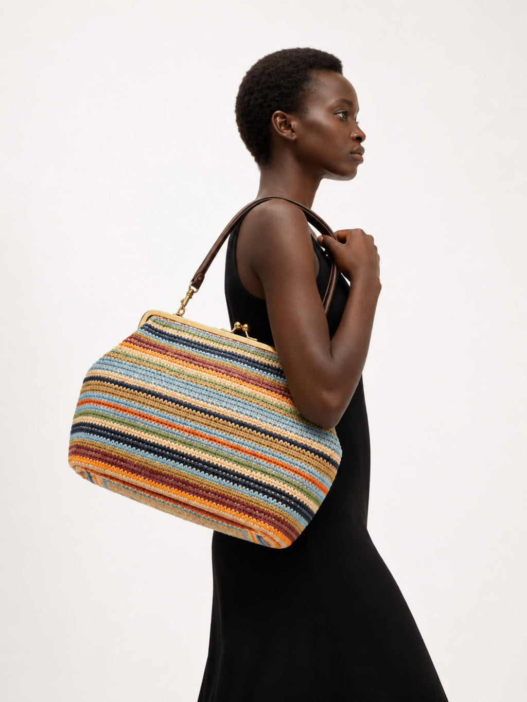 Straw bag with coin purse closure