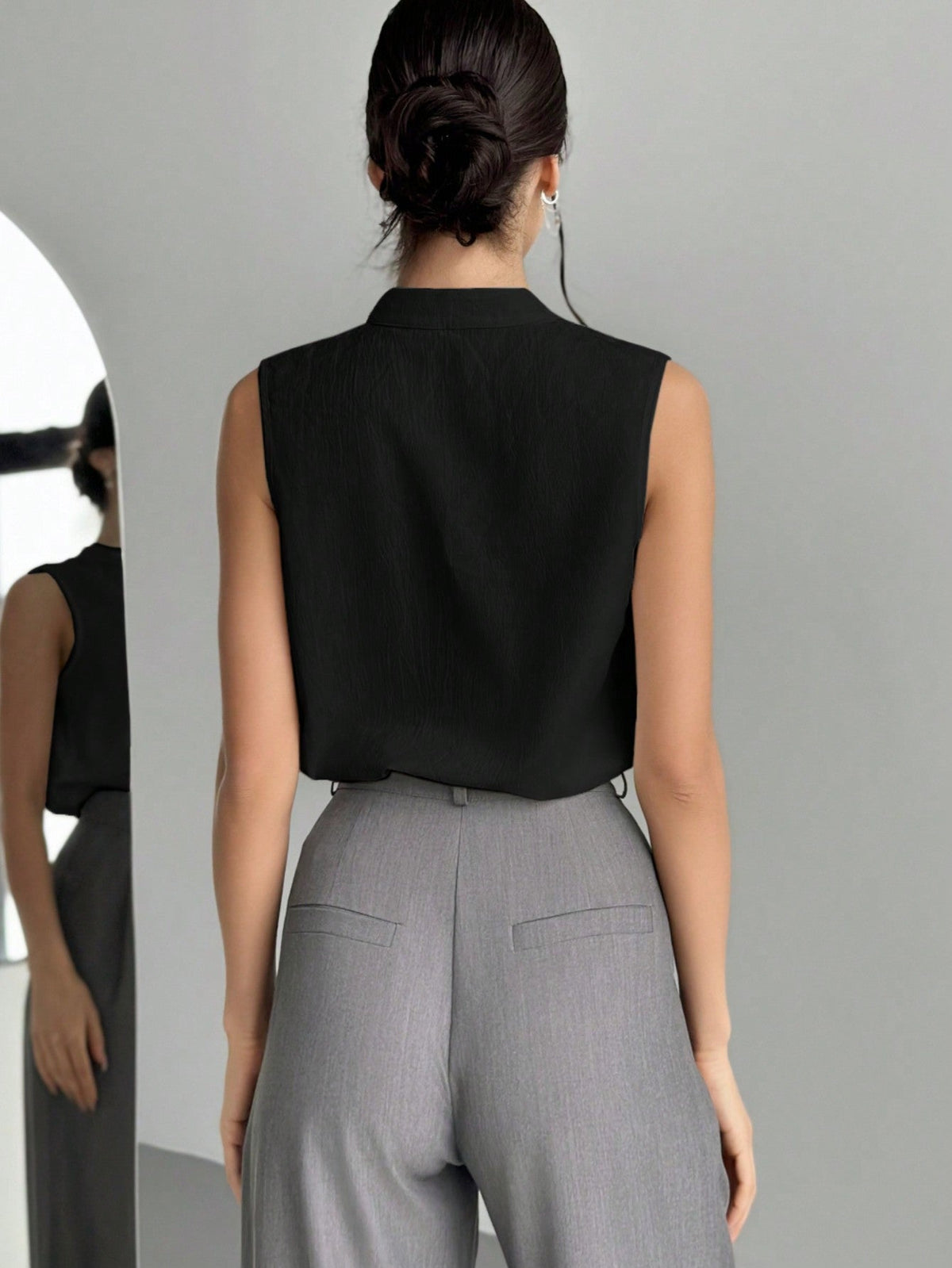 Women's Chic & Elegant Office Wear V-Neck Blouse With Simple Design And Feminine Details,Sleeveless Tops